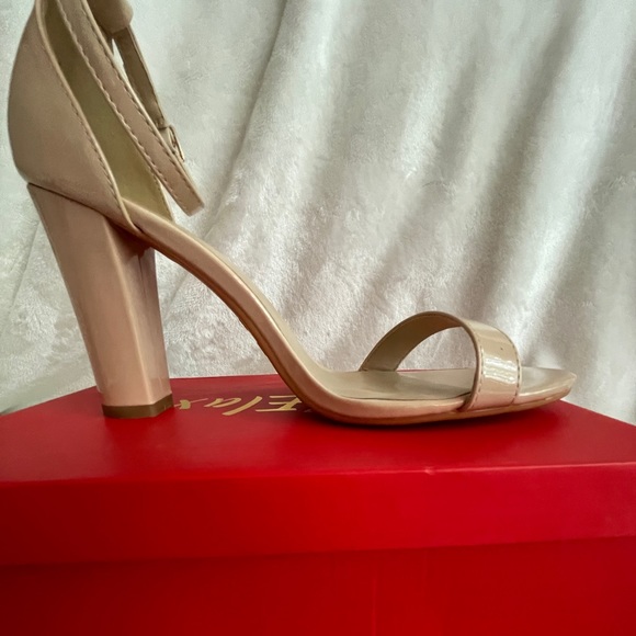 New Tan Chunk Heel Sandal Women’s Size 10 - Picture 9 of 11